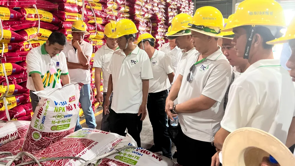 Chuyện kinh doanh NPK Phú Mỹ: Tận tâm với ruộng vườn, bà con nông dân