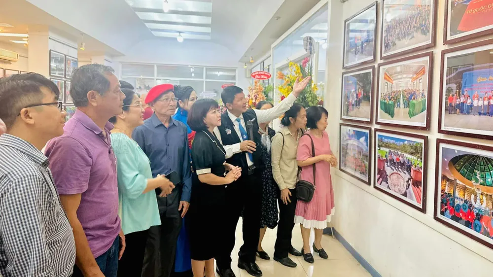 Khai mạc Triển lãm ảnh "Côn Đảo - Vùng đất thiêng liêng của Tổ quốc"