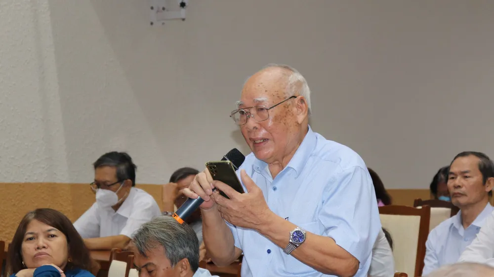 Cử tri quận Bình Thạnh nêu ý kiến tại buổi TXCT của các đại biểu Quốc hội và HĐND TPHCM 