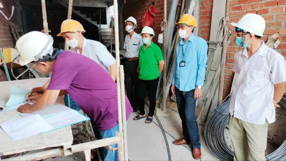 Phòng chống suy thoái, tham nhũng, tiêu cực từ nội bộ