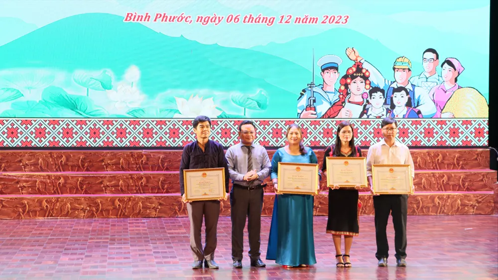 Bình Phước: Biểu dương điển hình tiên tiến vùng đồng bào thiểu số và miền núi 