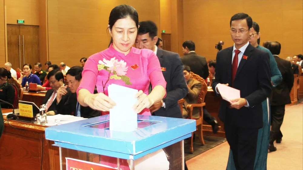Bình Định: Chủ tịch HĐND tỉnh đạt 98% tín nhiệm cao 