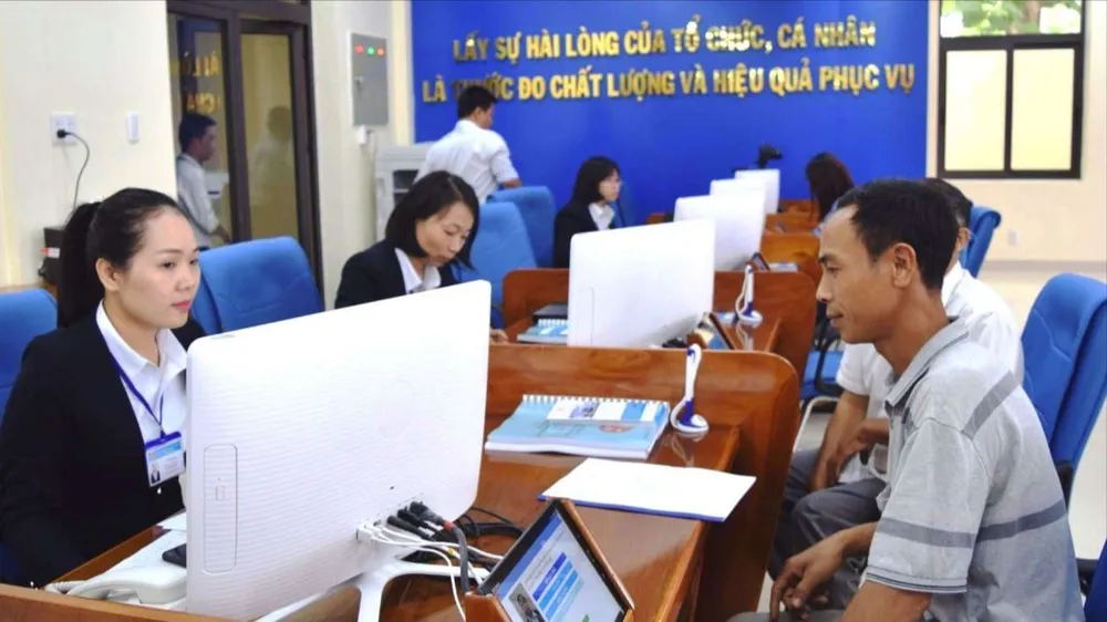 Hà Nội “tìm thuốc” nâng cao sự hài lòng của dân 
