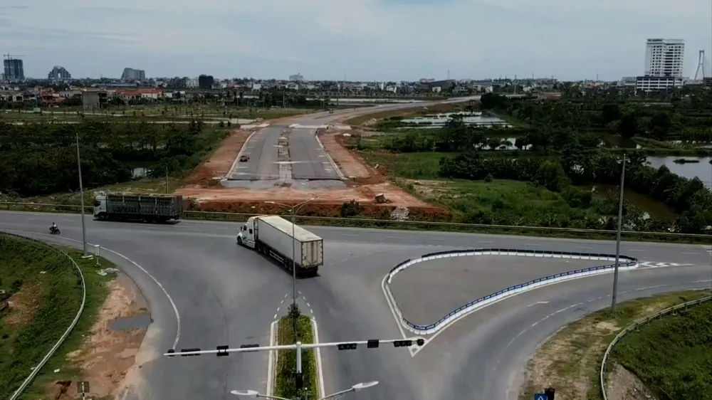 Đường chưa thông gây lãng phí