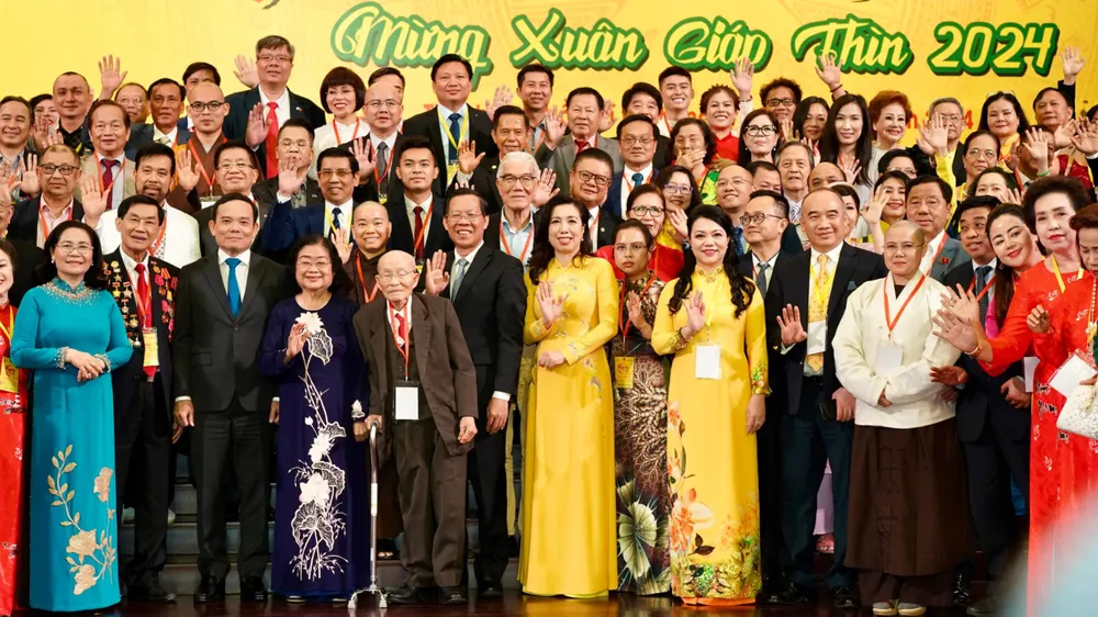 Trở về và tự hào