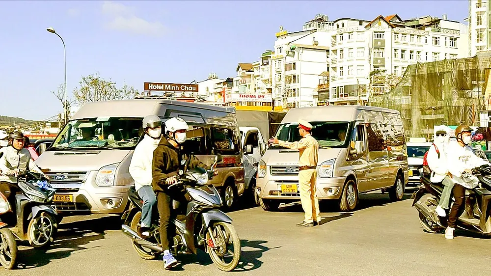 “Cháy” vé tàu, máy bay đi các tỉnh thành phía Nam sau tết 