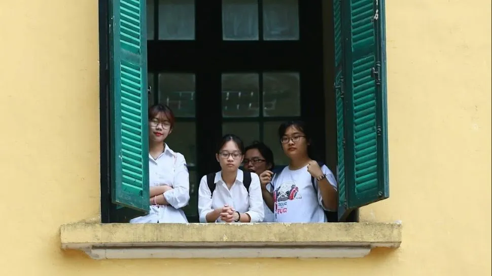 Nhiều học sinh ở Hà Nội khá vất vả để có được chỗ học lớp 10 công lập.