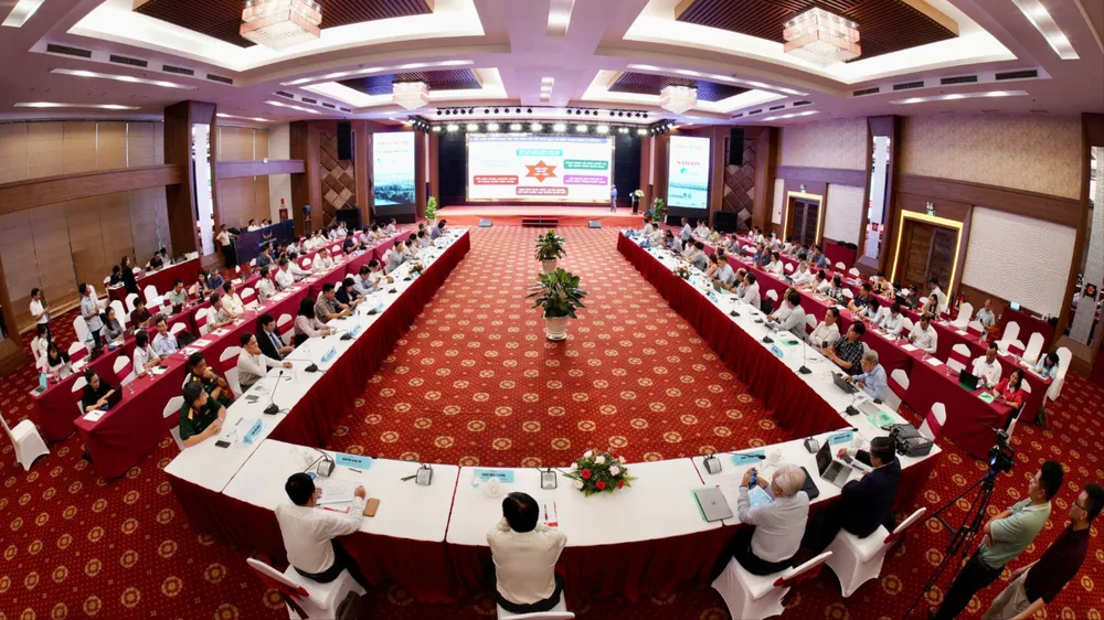 Quang cảnh hội thảo. Ảnh: HOÀNG HÙNG