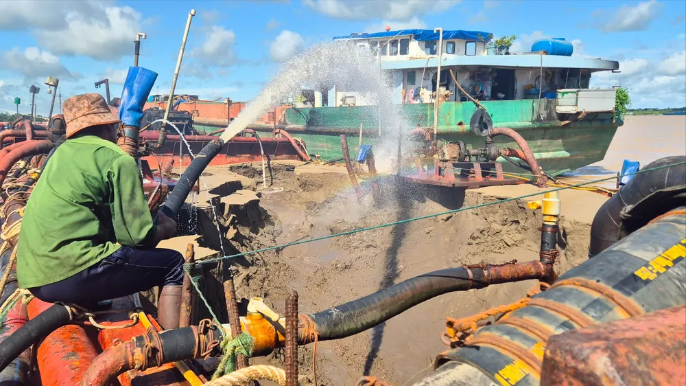 Đã chuyển khoảng 80.000m³ cát biển tại Sóc Trăng đến các công trình 