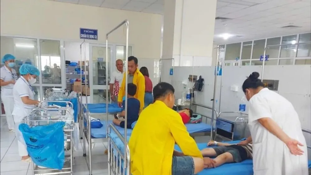 Bắc Kạn: Hàng loạt học sinh nhập viện do vi khuẩn tụ cầu vàng
