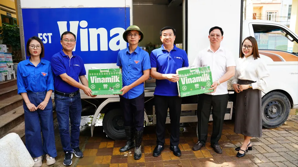 Vinamilk hỗ trợ người dân vùng bão lũ khu vực phía Bắc