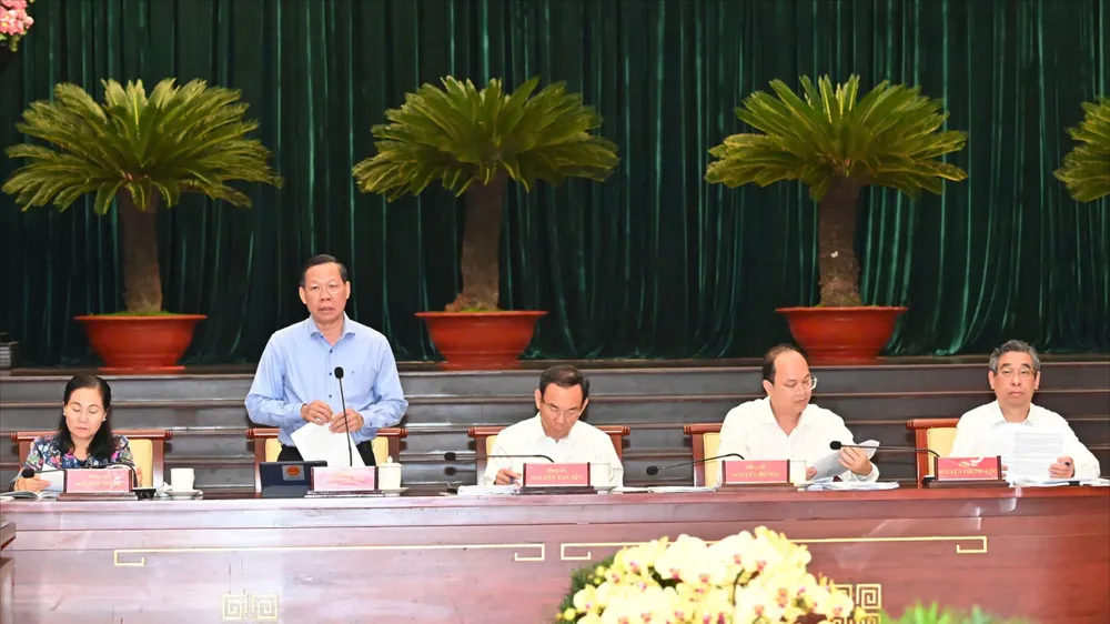 TPHCM nghiêm cấm cán bộ đi nước ngoài do các doanh nghiệp tổ chức và đài thọ