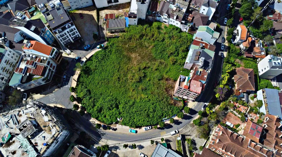 Khu đất dự án Đà Lạt Plaza nằm trên đường Phan Như Thạch, thuộc Phường 1, TP Đà Lạt. Ảnh: theo Báo Lâm Đồng