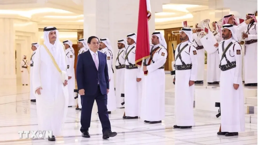Thủ tướng Nhà nước Qatar chủ trì Lễ đón chính thức Thủ tướng Phạm Minh Chính