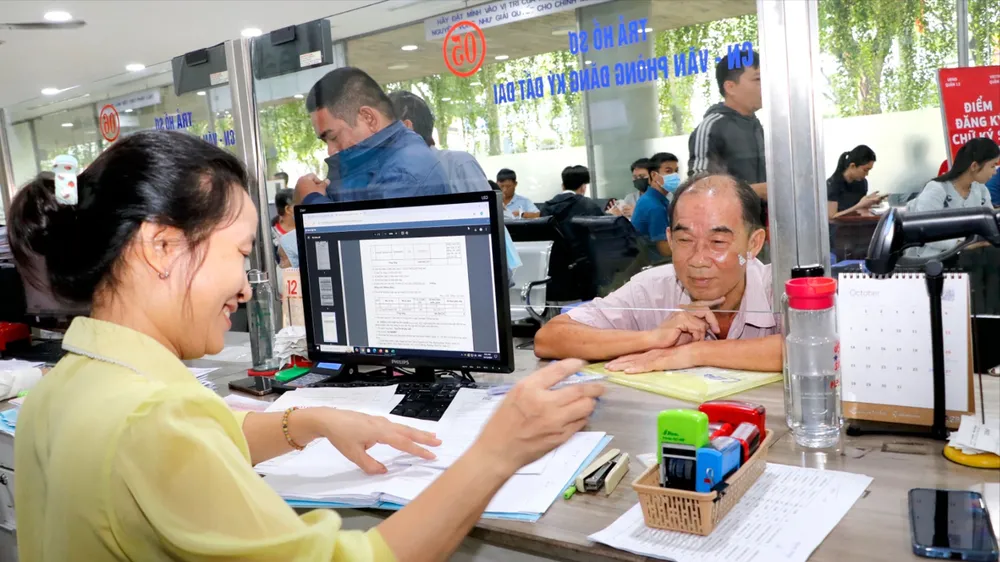 Chủ tịch UBND TPHCM chỉ đạo kiên quyết xử lý tình trạng cố ý chậm trễ, đùn đẩy trách nhiệm