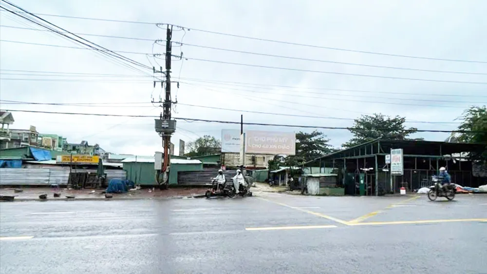 Để ban quản lý chợ "lộng quyền", 2 lãnh đạo thị trấn bị kiểm điểm