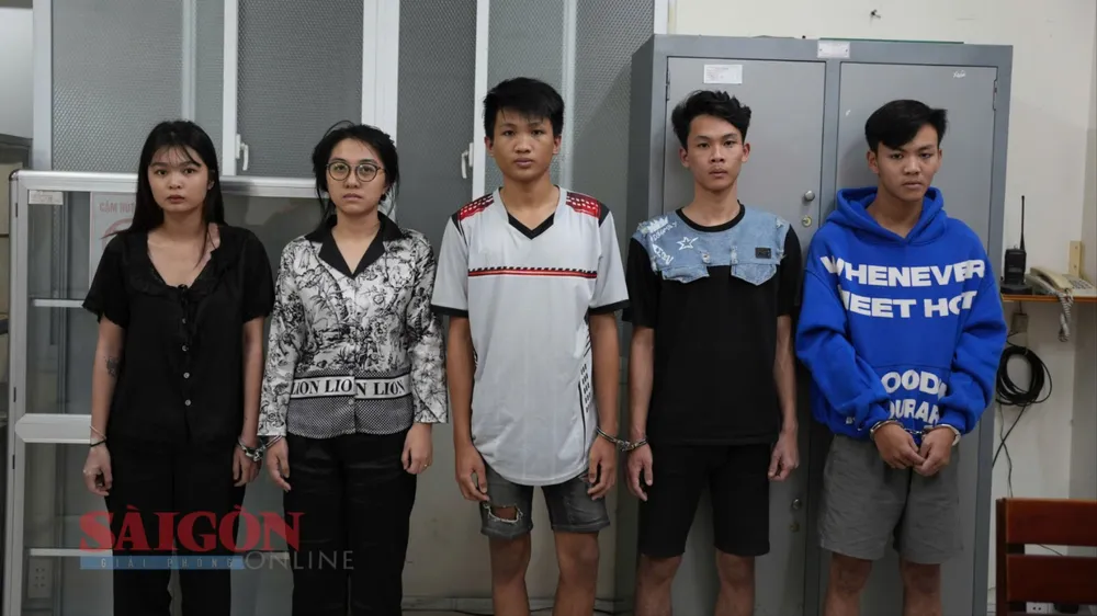 Nhóm đối tượng tại cơ quan công an 