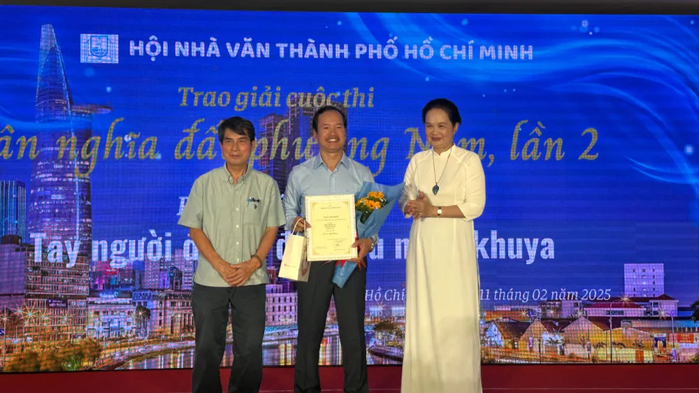Trao giải Cuộc thi thơ “Nhân nghĩa đất phương Nam” lần 2