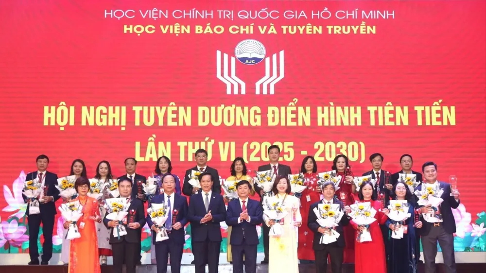 Học viện Báo chí và Tuyên truyền tuyên dương các điển hình tiên tiến