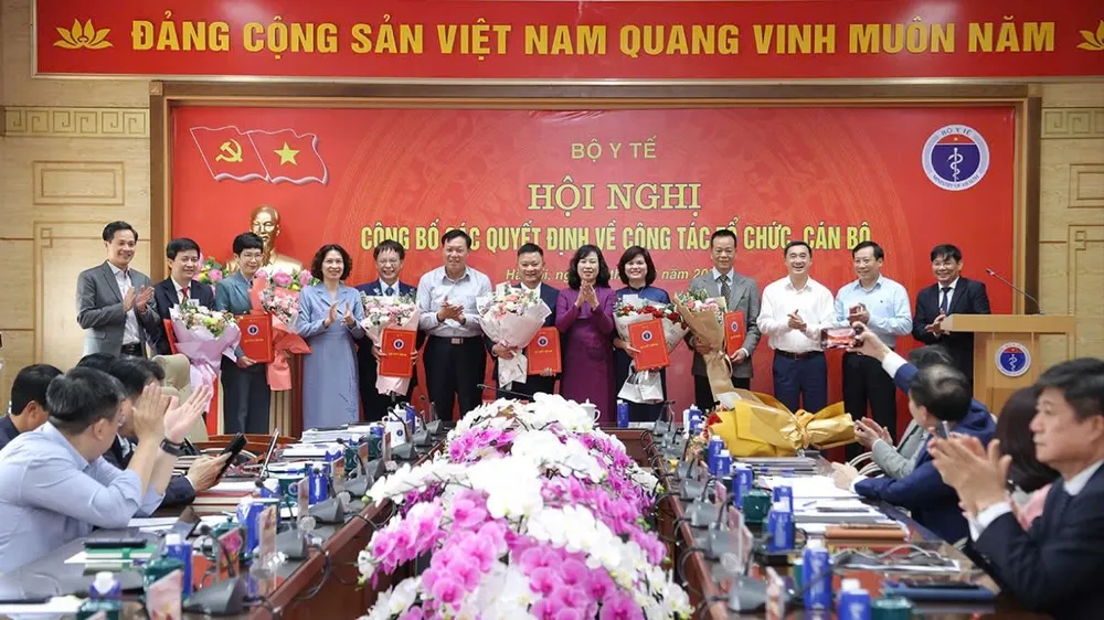 Gần 1.000 cán bộ ngành LĐ-TB-XH chuyển sang ngành y tế 