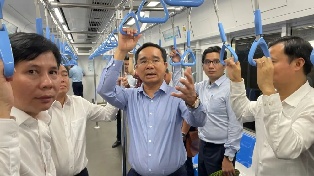 Chủ tịch UBND TPHCM: Nếu cứ kéo dài thế này, khi nào hoàn thành 350km Metro?