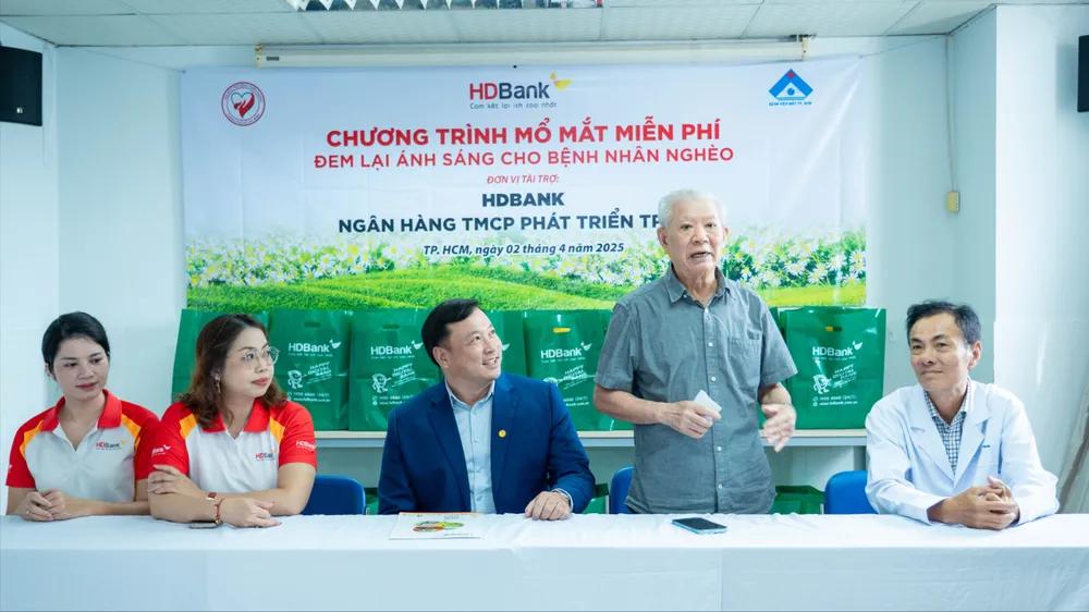 HDBank trao tặng kinh phí thực hiện 1.000 ca phẫu thuật mắt cho Hội Bảo trợ Bệnh nhân nghèo TPHCM