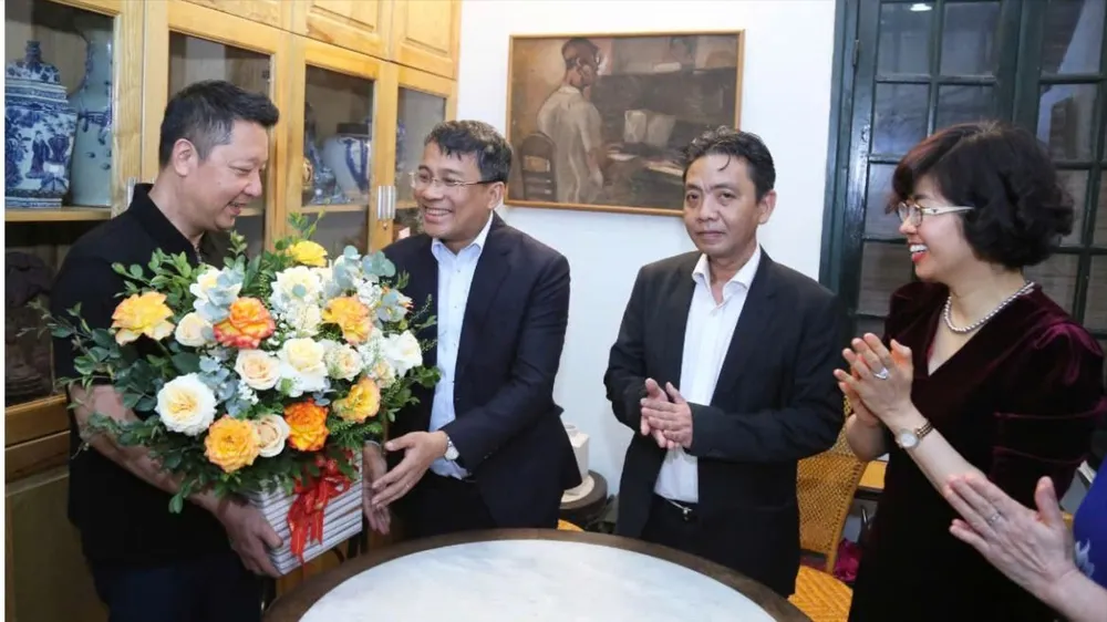 Ủy ban Quốc gia UNESCO Việt Nam thăm và chúc mừng nhân dịp Bộ sưu tập của nhạc sĩ Hoàng Vân được UNESCO ghi danh là Di sản Tư liệu thế giới
