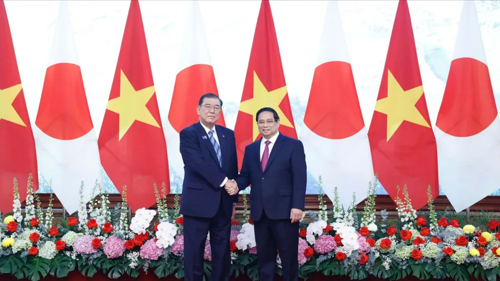 Thủ tướng Phạm Minh Chính và Thủ tướng Nhật Bản Ishiba Shigeru chụp ảnh chung trước khi tiến hành hội đàm. Ảnh VIẾT CHUNG