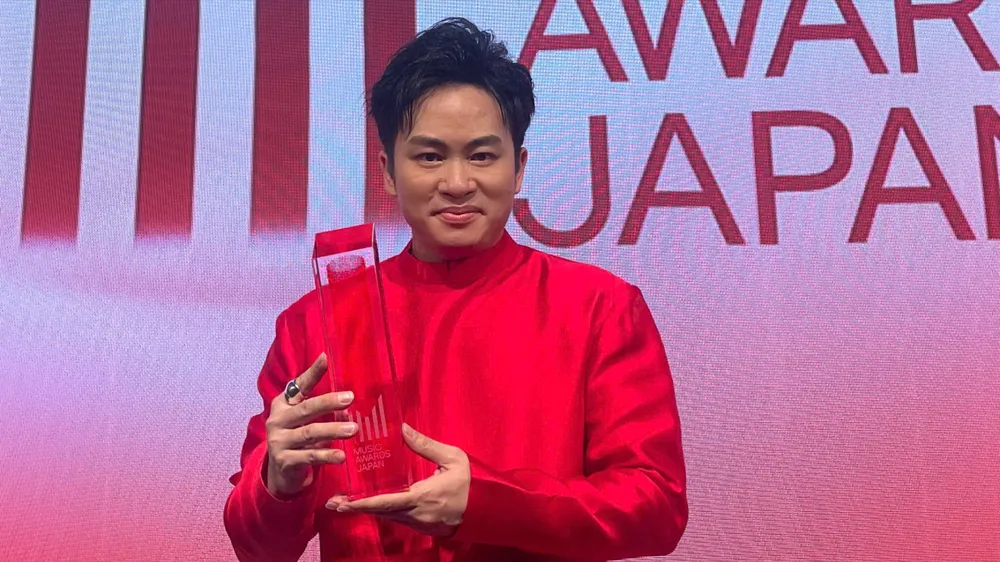 Tùng Dương nhận Giải thưởng Đặc biệt Quốc tế tại Giải thưởng Âm nhạc Nhật Bản