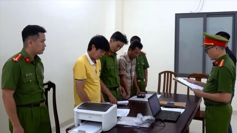 Các bị can tại cơ quan điều tra. Ảnh: CACC