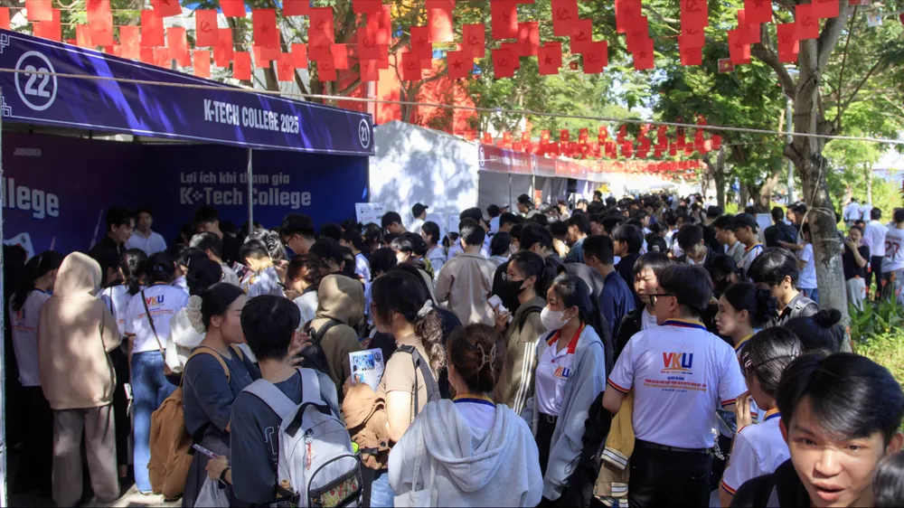 Ngày hội thu hút gần 10.000 sinh viên và người lao động