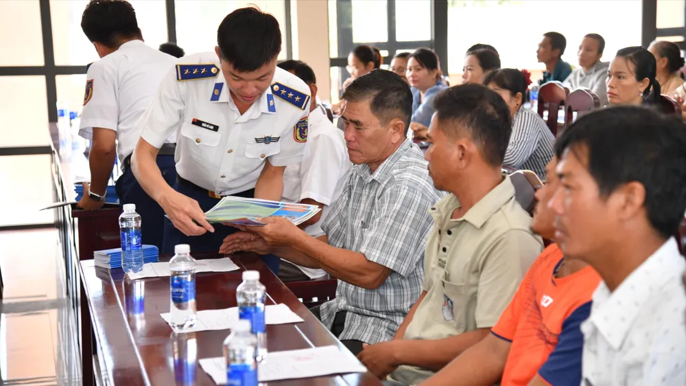Cảnh sát biển Vùng 4 đồng hành cùng ngư dân Kiên Giang