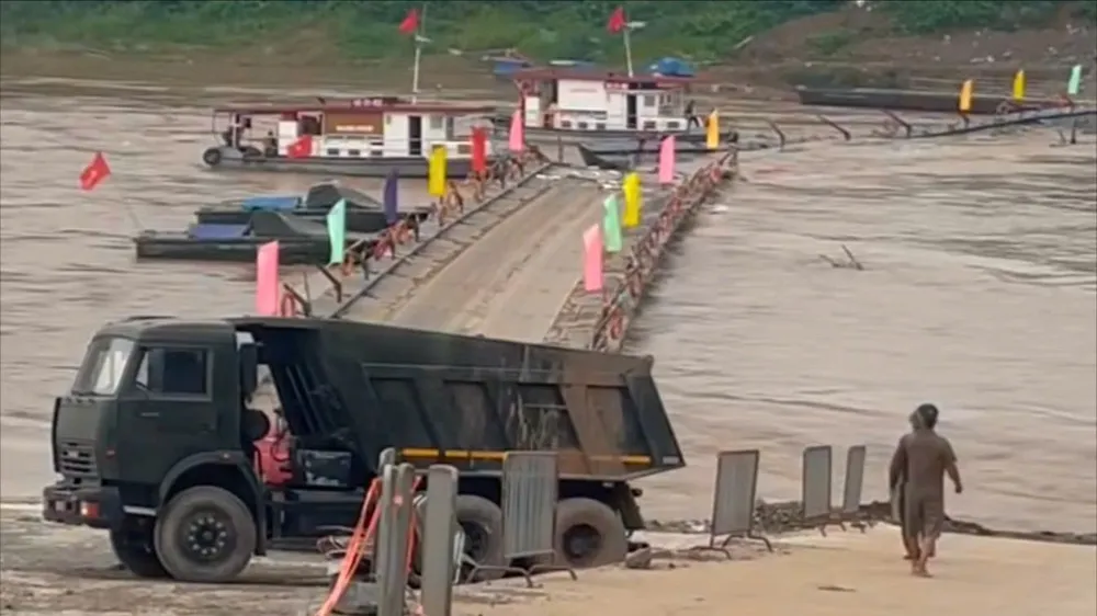 Phú Thọ: Tạm cắt cầu phao Phong Châu để đảm bảo an toàn