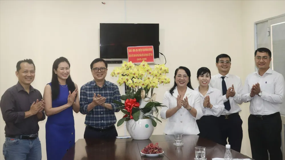 Chủ nhiệm Ủy ban Kiểm tra Thành ủy TPHCM thăm, chúc mừng cơ quan báo chí 