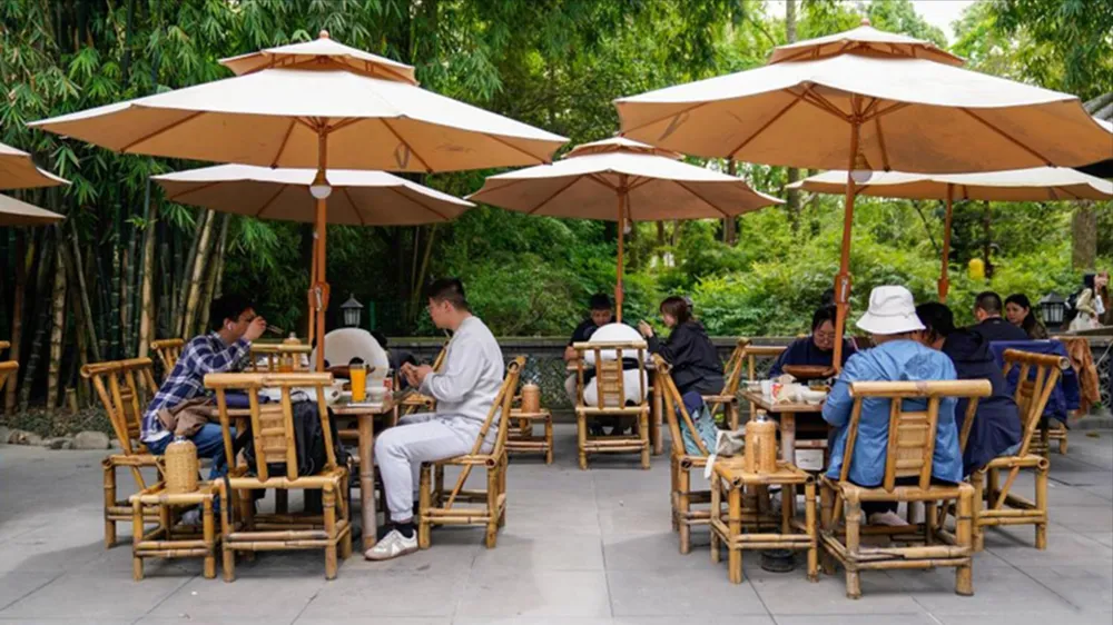 Kinh tế đêm và thêm ngày nghỉ cuối tuần ở Trung Quốc: Tạo động lực tăng trưởng 