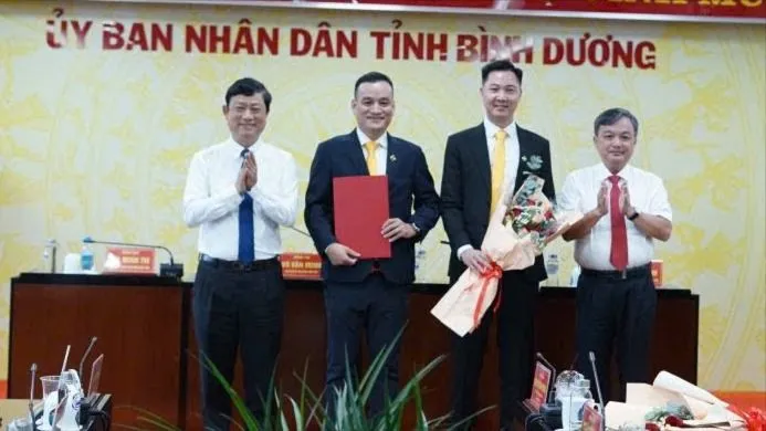 Lãnh đạo UBND tỉnh Bình Dương trao Quyết định chủ trương đầu tư cho các doanh nghiệp 