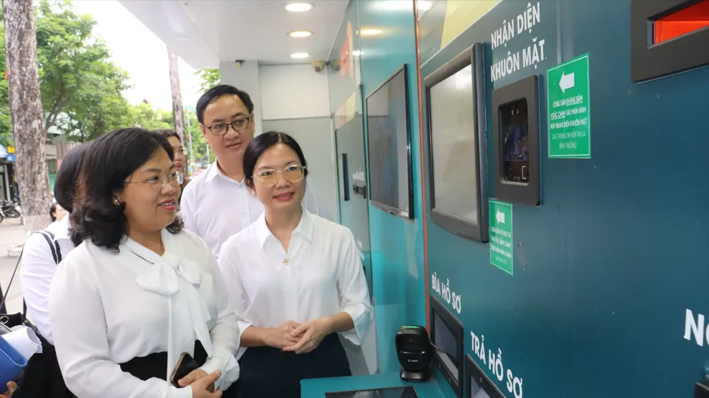  Lãnh đạo HĐND TPHCM khảo sát hoạt động tại phường Bình Tiên 