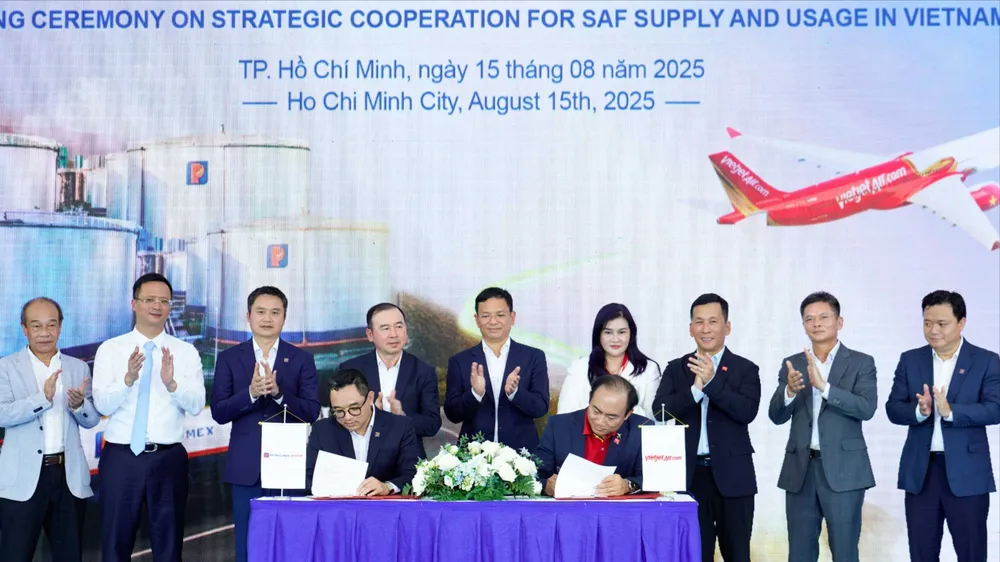 Vietjet tiên phong tiêu thụ sản phẩm SAF của Petrolimex