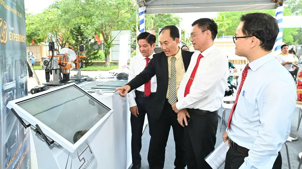 Lập "mái nhà chung" cho doanh nghiệp xã Xuân Thới Sơn (TPHCM)