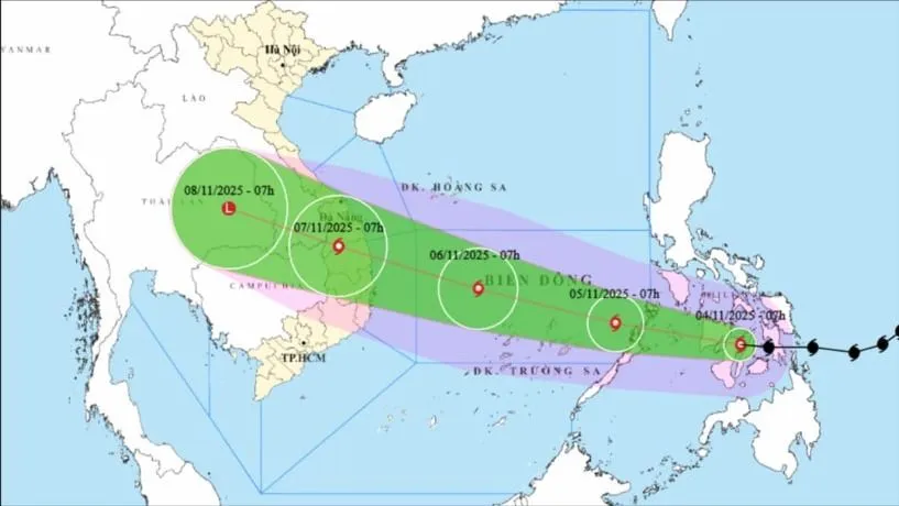 Dự báo sáng mai (ngày 5-11) bão Kalmaegi sẽ di chuyển vào Biển Đông trở thành cơn bão thứ 13 - Ảnh Trung tâm dự báo khí tượng thủy văn quốc gia