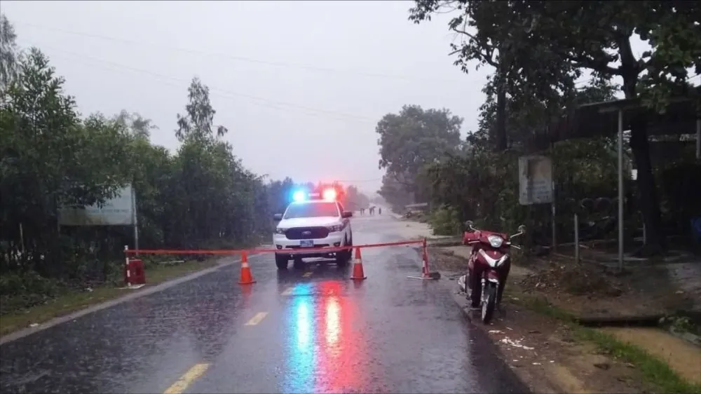 Đắk Lắk: Cúp điện trên diện rộng, giao thông chia cắt