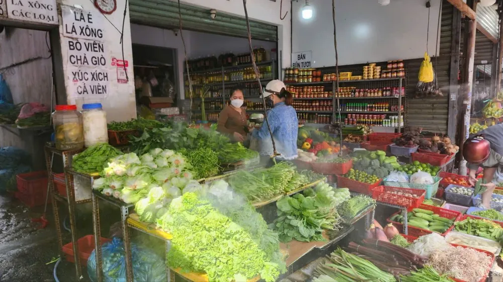 Giá rau xanh, trứng gà tăng cao