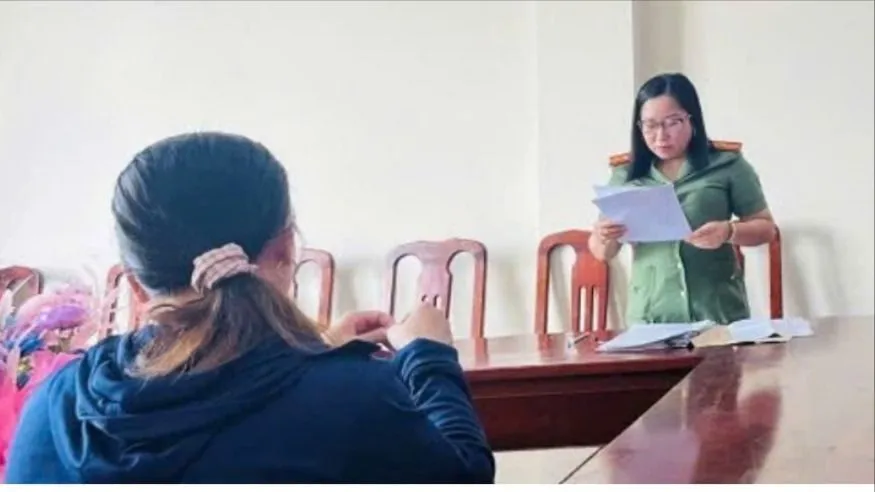 Thông tin sai sự thật về mưa lũ, 2 người phụ nữ bị phạt 15 triệu đồng
