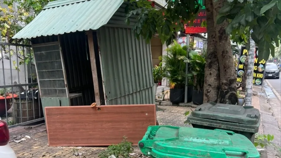 Chấn chỉnh công trình lấn chiếm vỉa hè, chắn lối đi bộ ở TPHCM