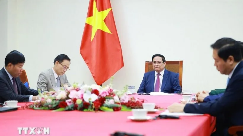 Thủ tướng Phạm Minh Chính điện đàm với Thủ tướng Malaysia Anwar Ibrahim. (Ảnh: Dương Giang/TTXVN)