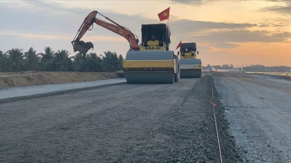 “Chạy nước rút” thi công đường cao tốc Cần Thơ - Cà Mau