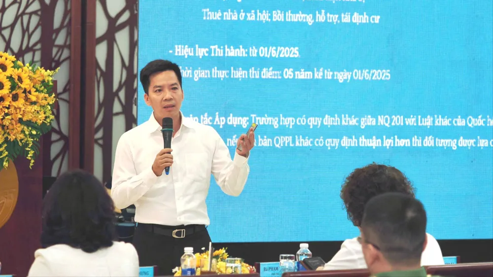 Cục phó Cục Quản lý nhà và thị trường bất động sản (Bộ Xây dựng) Hà Quang Hưng phát biểu tại hội nghị. Ảnh: HOÀNG HÙNG