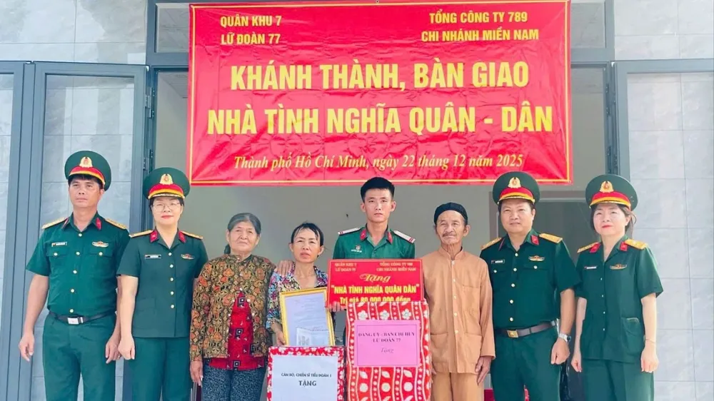 Trao nhà “Nghĩa tình quân nhân” cho gia đình có hoàn cảnh khó khăn