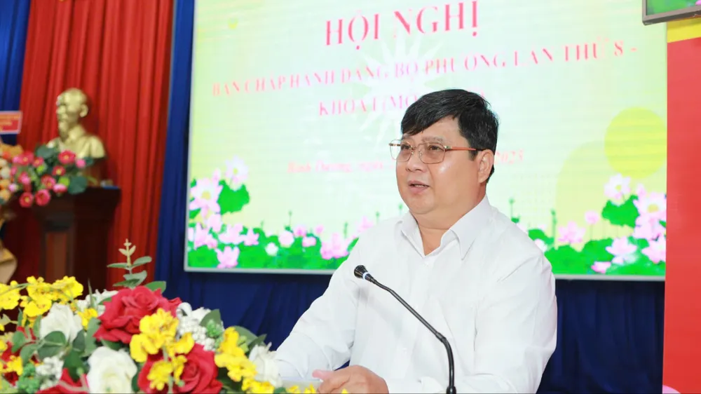 Đồng chí Nguyễn Chí Trung, Ủy viên Ban Thường vụ Thành ủy, Phó Chủ nhiệm Thường trực Ủy ban Kiểm tra Thành ủy TPHCM dự và phát biểu tại hội nghị