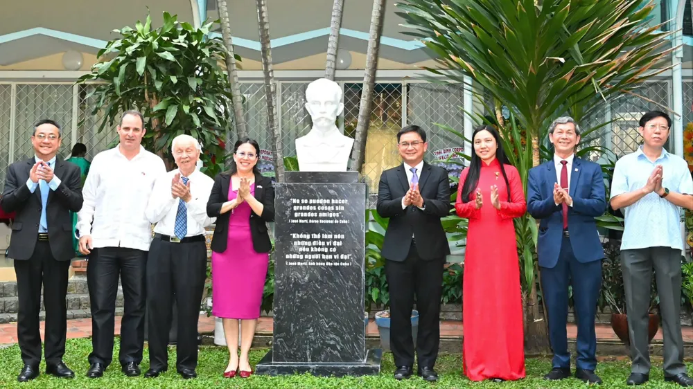 Khánh thành tượng José Marti tại TPHCM
